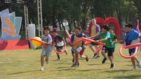 Middle school students playing group games at Secondary Fall Camp.